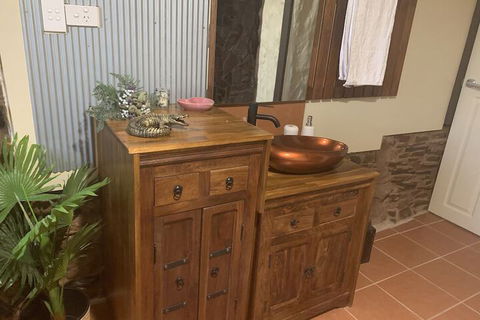 Di's Dugouts - Getaway Accommodation 6