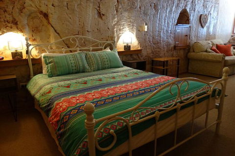 Di's Dugouts - Getaway Accommodation 7