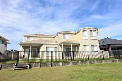 Riverview 2 - Getaway Accommodation 1