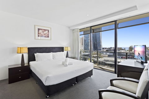 Holiday Holiday Circle On Cavill - Getaway Accommodation 0