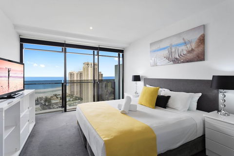Holiday Holiday Circle On Cavill - Getaway Accommodation 1