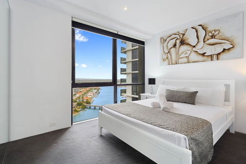 Holiday Holiday Circle On Cavill - Getaway Accommodation 2
