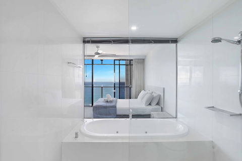 Holiday Holiday Circle On Cavill - Getaway Accommodation 3