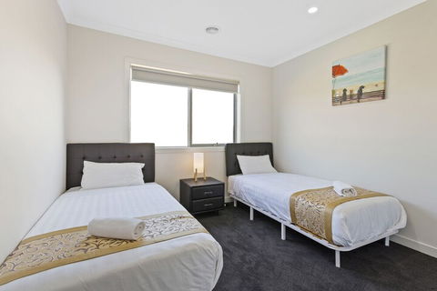Point Cook Villas - Getaway Accommodation 6