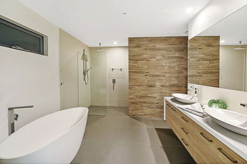Just In Paradise Waterfront 5 Bedroom Deluxe House Central Broadbeach Location - Getaway Accommodation 4