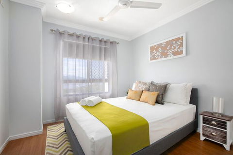 Chic City Apartment W Waterfront Views - Getaway Accommodation 2
