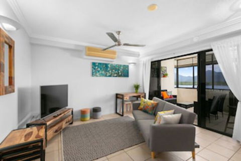 Chic City Apartment W Waterfront Views - Getaway Accommodation 0