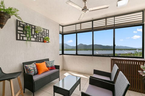 Chic City Apartment W Waterfront Views - Getaway Accommodation 7