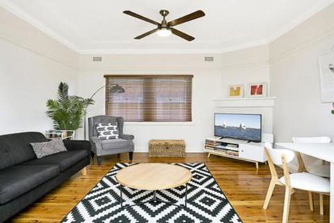 Spacious Two Bedroom Apartment In Crows Nest HUNT1 - Getaway Accommodation 2
