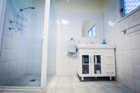 Heathers Mica Cottage - Getaway Accommodation 7