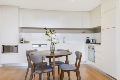 Modern Apartment Next To Largest Shopping Centre - Getaway Accommodation 2