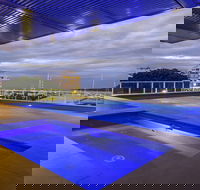 Privately Owned Hotel Room by Cairns Marina 222 - Getaway Accommodation
