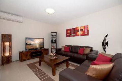 2 Bedroom Apartment Kiah Unit 16 / 53 Victoria Parade - Getaway Accommodation 2