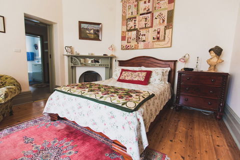 Hamilton House - Getaway Accommodation 3