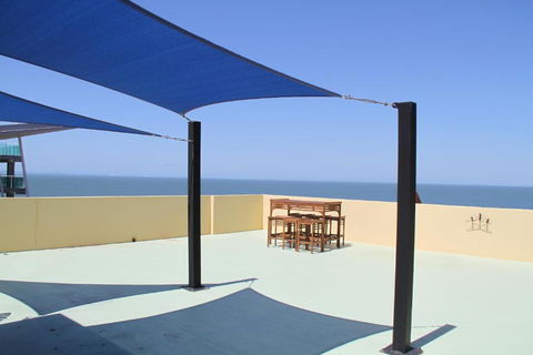 Sunset Sails Redcliffe - Getaway Accommodation 3