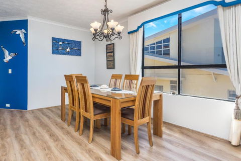 Sunset Sails Redcliffe - Getaway Accommodation 5