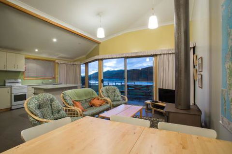 Arthur Riverfront & Sea Lodge Downstream - Getaway Accommodation 1
