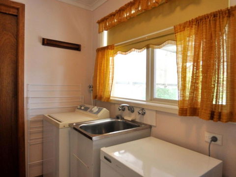 RETRO RETREAT INLET SIDE - Getaway Accommodation 4