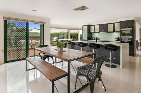 Settle In Sorrento - Getaway Accommodation 5