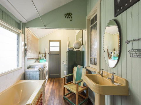 Little Beach House - Getaway Accommodation 6