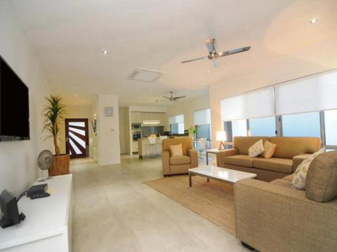 BEACH RETREAT At PALM COVE - Getaway Accommodation 3