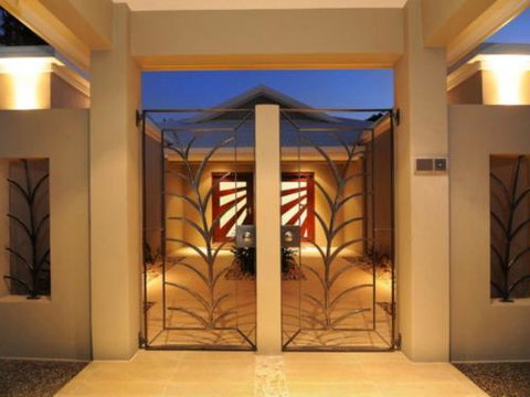 BEACH RETREAT At PALM COVE - Getaway Accommodation 4