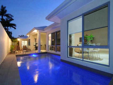 BEACH RETREAT At PALM COVE - Getaway Accommodation 0