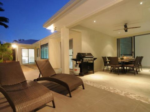BEACH RETREAT At PALM COVE - Getaway Accommodation 1
