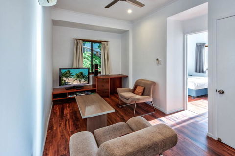 Uisce Luxury Holiday House With Jacuzzi Pool Table Cinema Premium Foxtel & Two Buggies - Getaway Accommodation 4