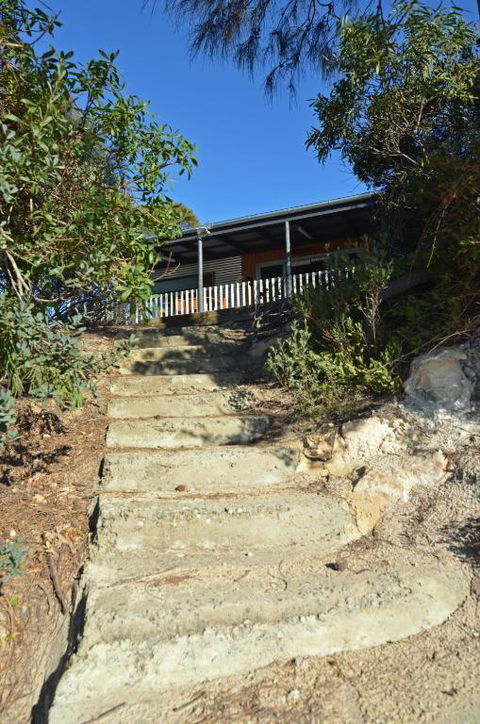 CDC 625 Beach House Incl.rear 2BR Studio - Getaway Accommodation 2