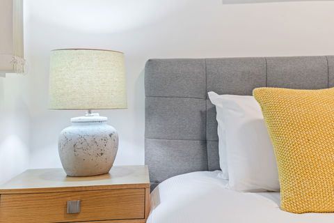 HomeHotel Stylish Apt Next To Train & Westfield - Getaway Accommodation 6