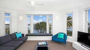 Modern Apartment With Sydneys Finest Views CP308 - Getaway Accommodation 6