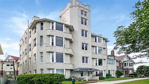 Modern Apartment With Sydneys Finest Views CP308 - Getaway Accommodation 0