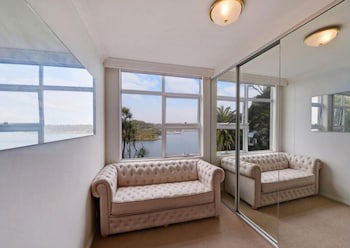 Elegant Waterfront Mosman Bay RAG10 - Getaway Accommodation 2