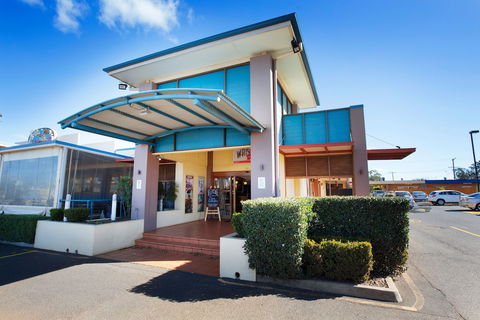 Wilsonton Hotel - Getaway Accommodation 2