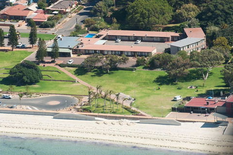 Foreshore Motor Inn - Getaway Accommodation 2