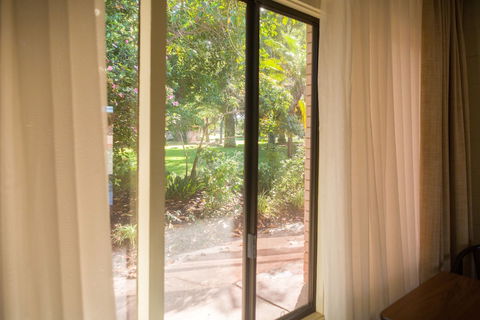 Foreshore Motor Inn - Getaway Accommodation 6