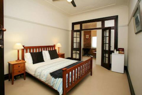 The Bank Guesthouse - Getaway Accommodation 0