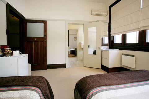 The Bank Guesthouse - Getaway Accommodation 2