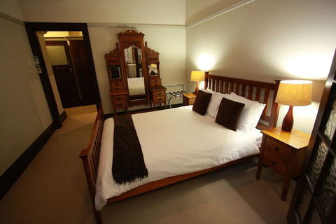 The Bank Guesthouse - Getaway Accommodation 3