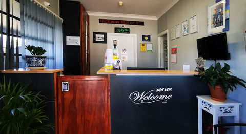 Highway Motor Inn - Getaway Accommodation 2
