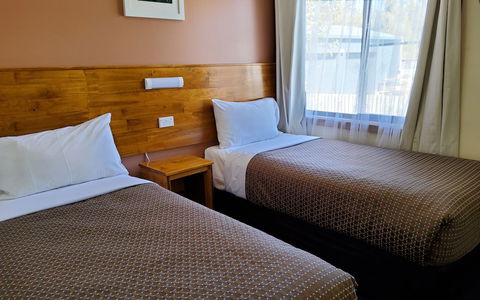 Highway Motor Inn - Getaway Accommodation 6