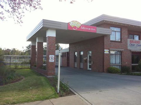 Big Valley Lakeside Paradise Motor Inn - Getaway Accommodation 0