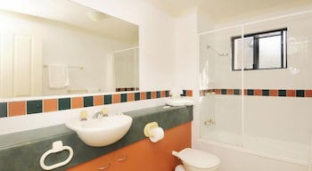 Nautilus Holiday Apartments - Getaway Accommodation 5