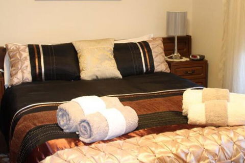 Sunset Retreat - Getaway Accommodation 6