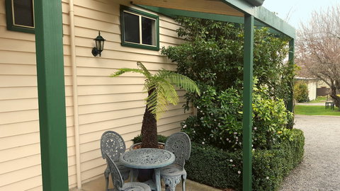 Daylesford Central Motor Inn - Getaway Accommodation 0