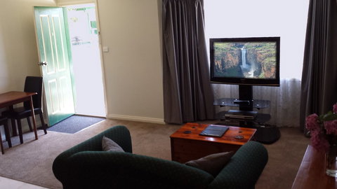 Daylesford Central Motor Inn - Getaway Accommodation 3