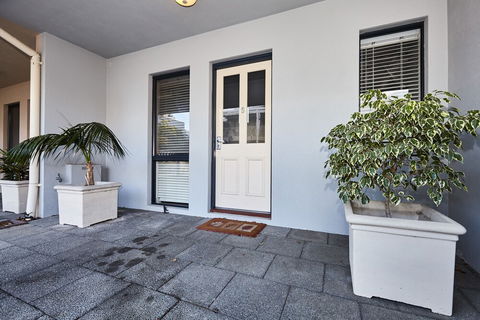 Fremantle Townhouse Unit 5 - Getaway Accommodation 0