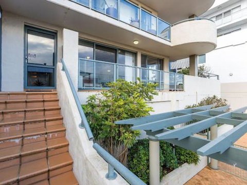 3 Peninsula Waters 2 4 Soldiers Point Rd Beautiful Air Conditioned Unit With Pool Lift & WIFI - Getaway Accommodation 5