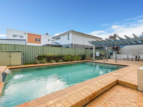 3 Peninsula Waters 2 4 Soldiers Point Rd Beautiful Air Conditioned Unit With Pool Lift & WIFI - Getaway Accommodation 1